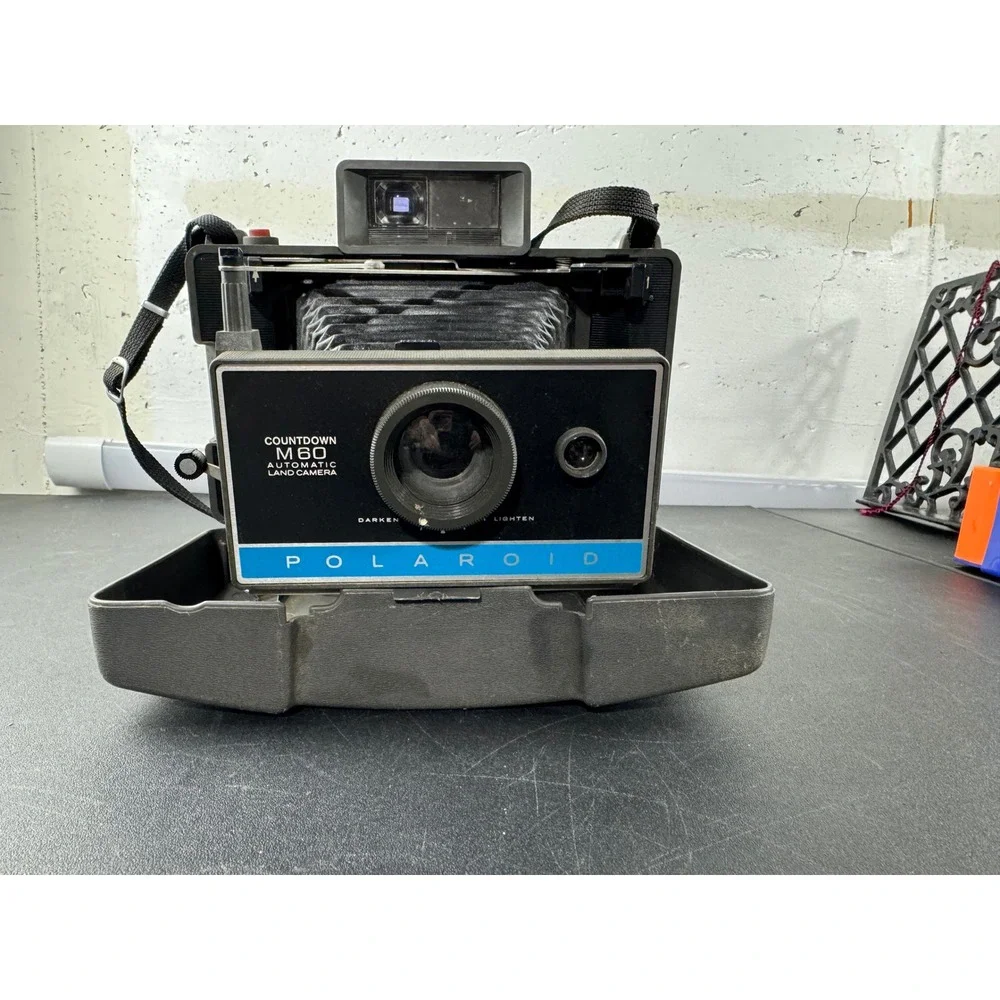 Polaroid Countdown M60 Automatic‎ Land Camera Vintage Folding Bellows untested
